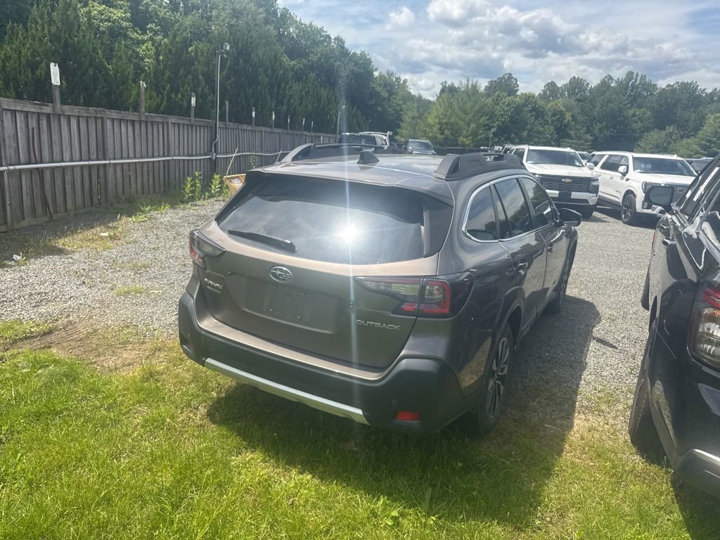 Used 2023 Subaru Outback Limited AWD/4WD image 7