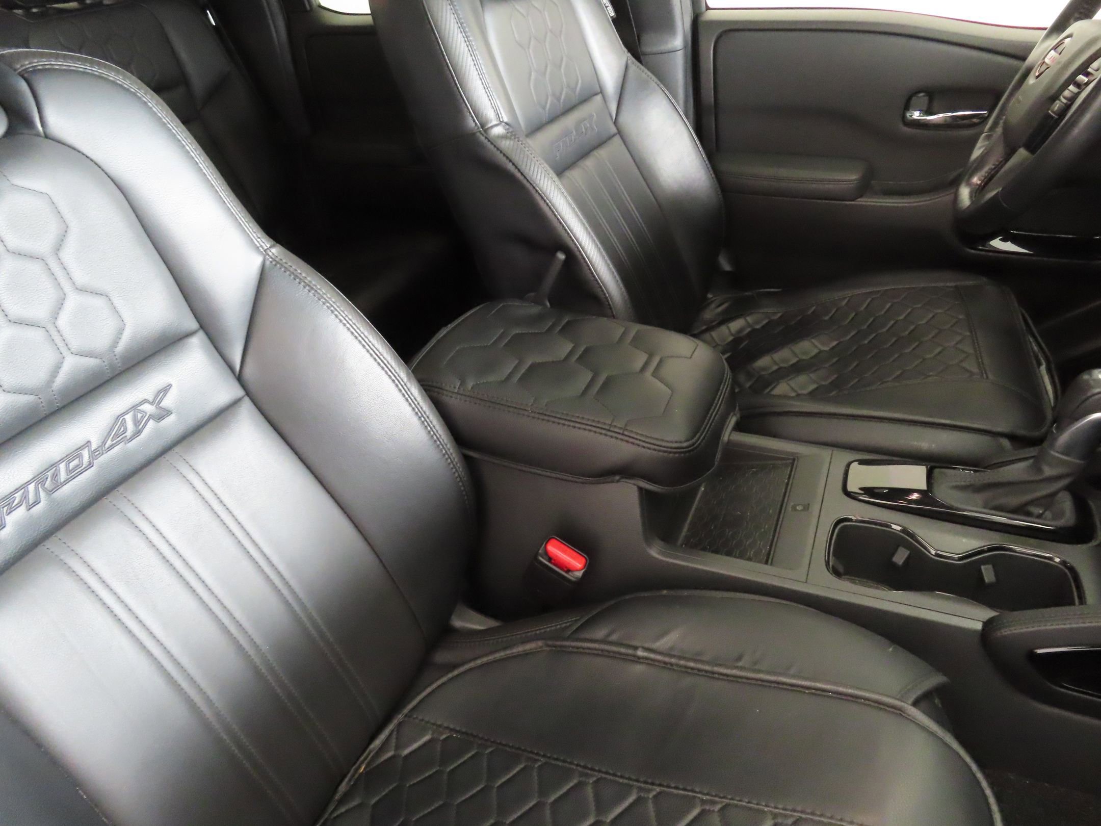 Used 2022 Nissan Frontier PRO-4X w/ Pro-4X Premium Package image 29