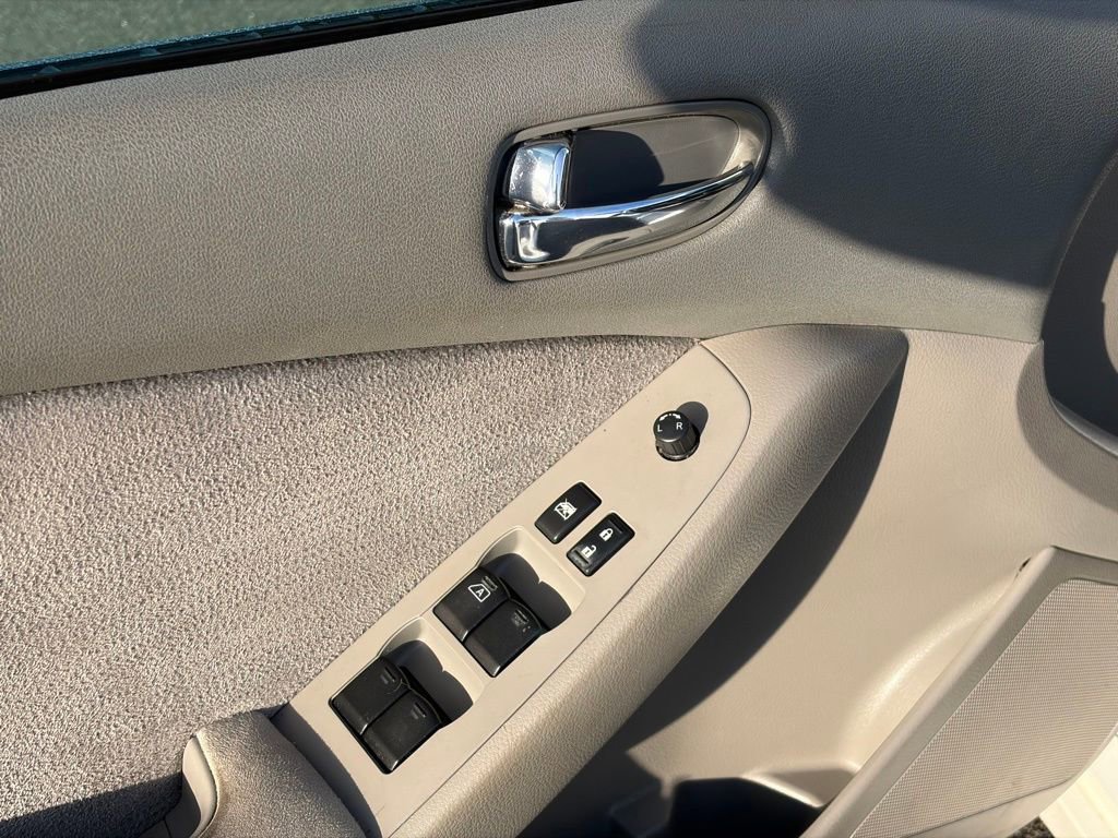 Used 2011 Nissan Altima 2.5 S w/ Special Edition Pkg FWD image 12