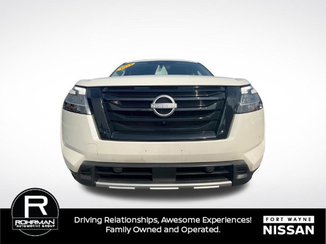 Used 2024 Nissan Pathfinder SL w/ Black Appearance Package AWD/4WD image 36