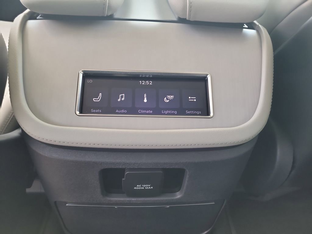 Used 2026 Lincoln Navigator Premiere AWD/4WD image 16