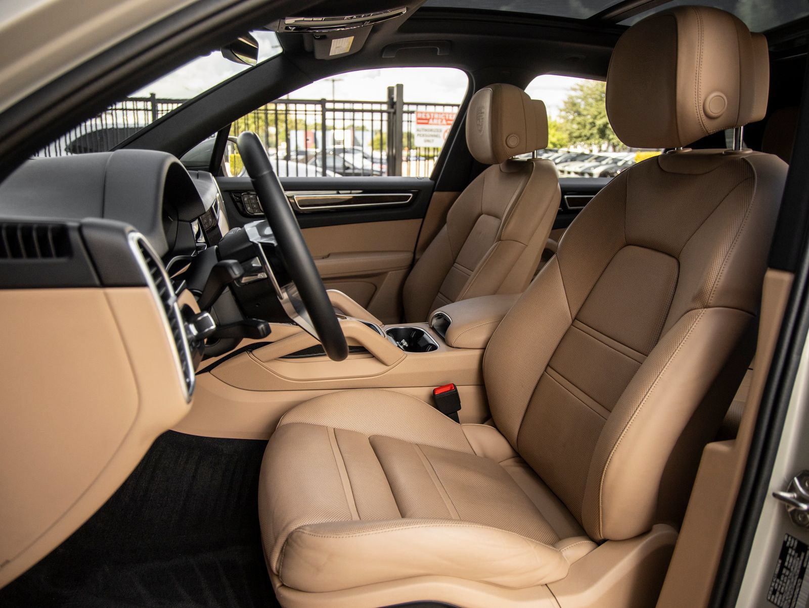 Certified 2023 Porsche Cayenne AWD/4WD image 5
