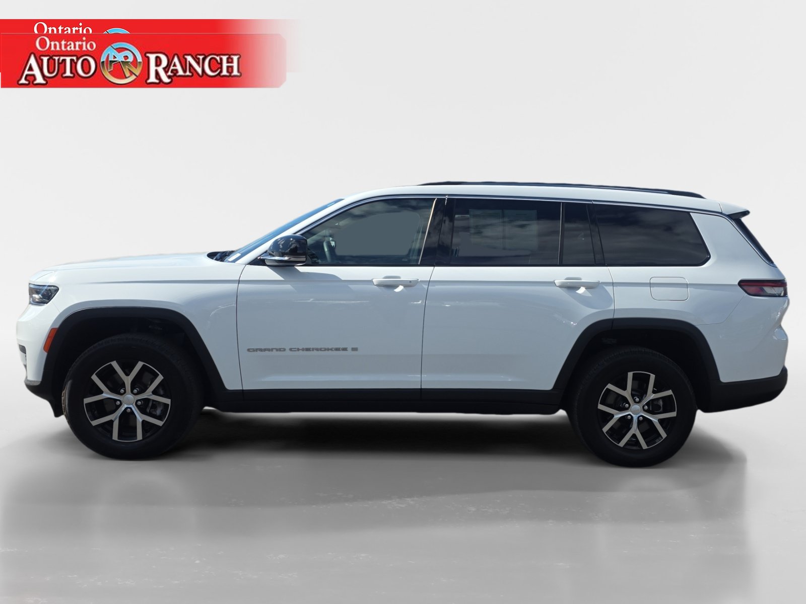 Used 2023 Jeep Grand Cherokee L Limited AWD/4WD image 2