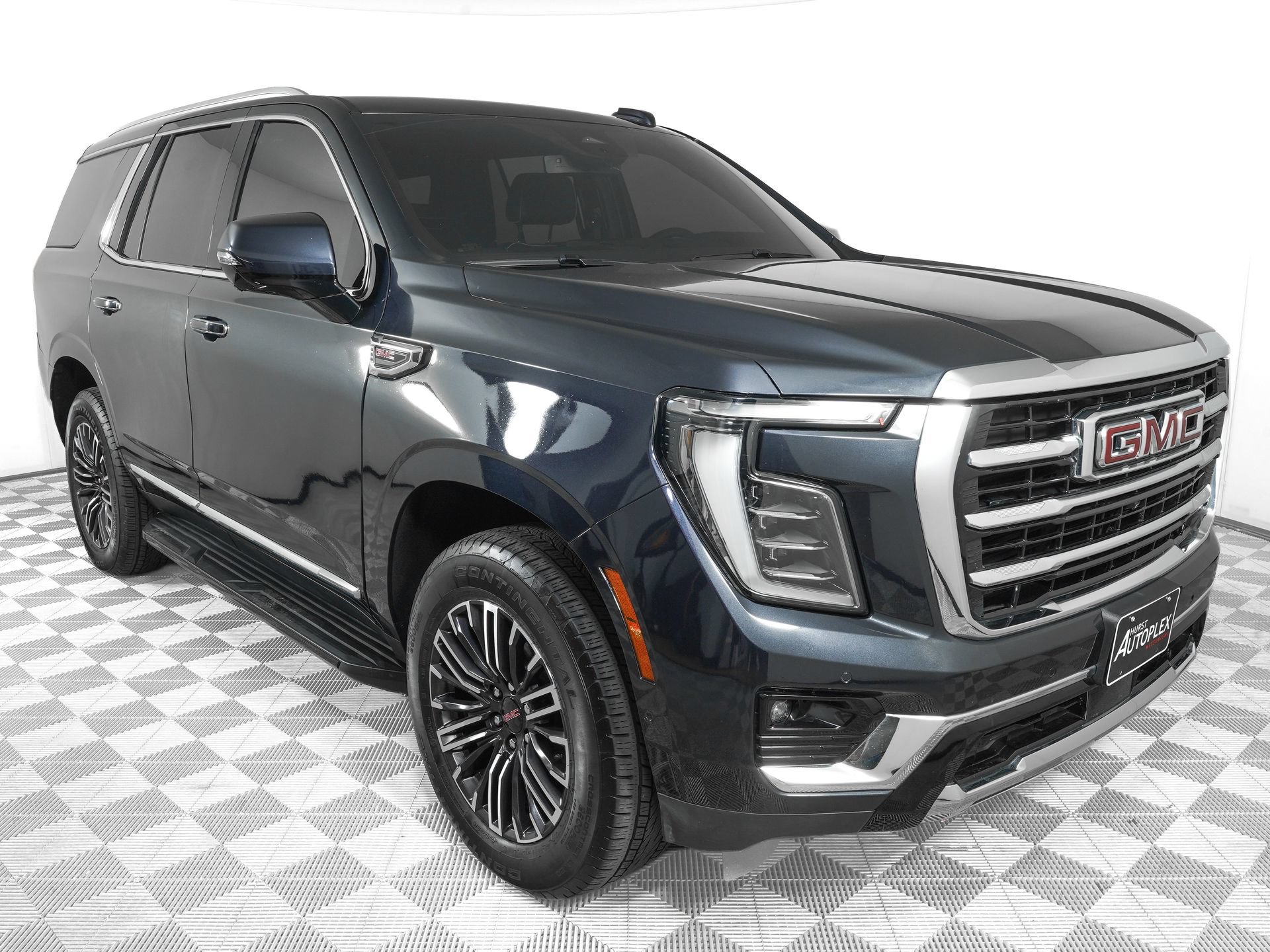 Used 2025 GMC Yukon Elevation AWD/4WD image 3