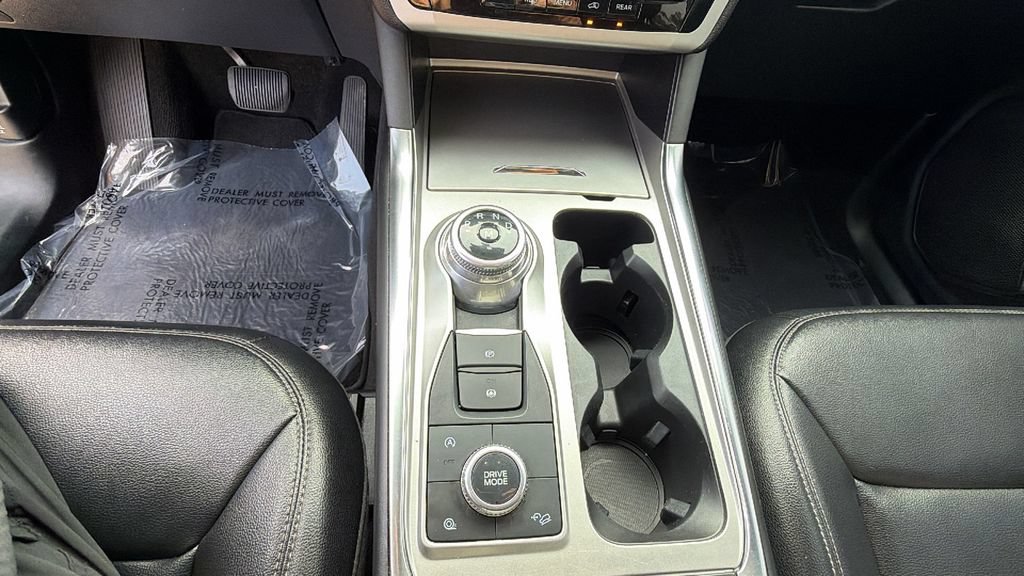 Used 2021 Ford Explorer XLT w/ Equipment Group 202A AWD/4WD image 27