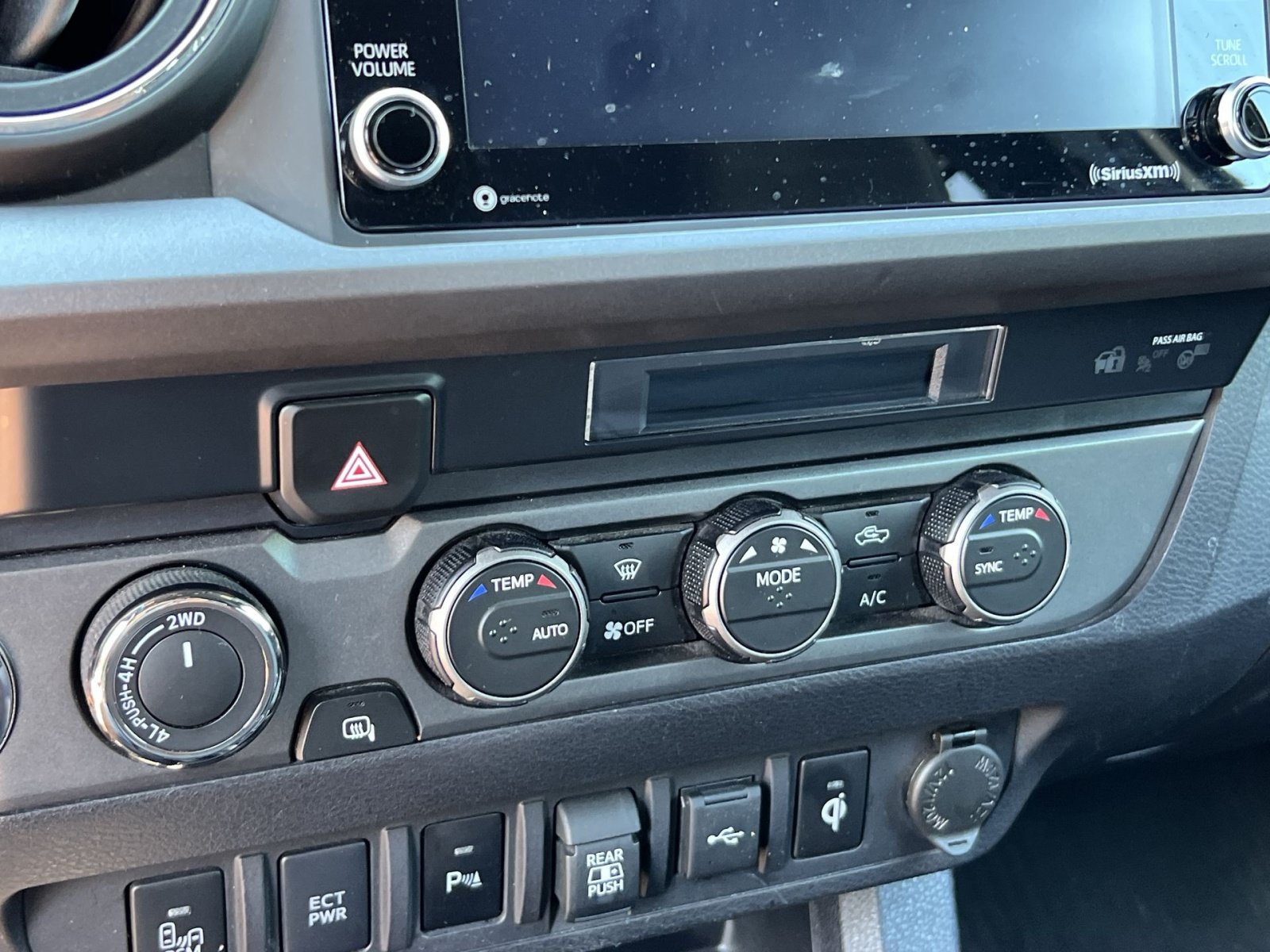 Used 2023 Toyota Tacoma TRD Off-Road w/ Technology Package AWD/4WD image 18