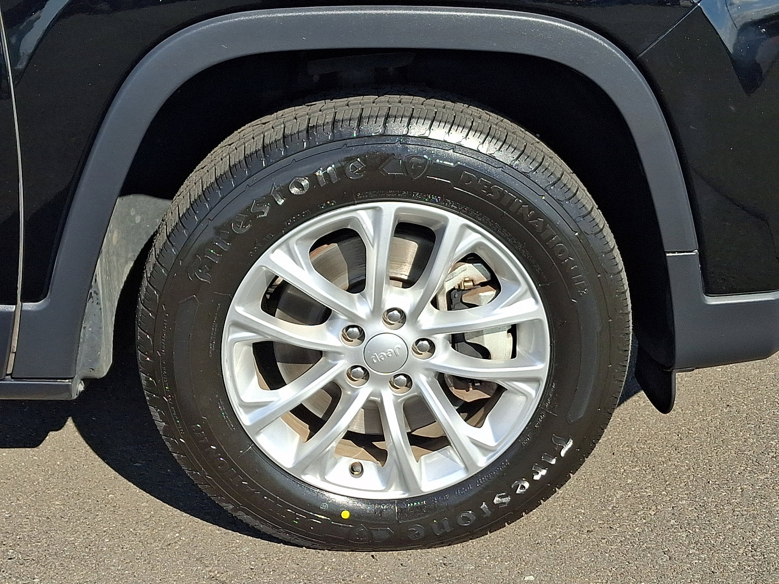 Used 2019 Jeep Cherokee Latitude w/ Popular Appearance Group AWD/4WD image 8