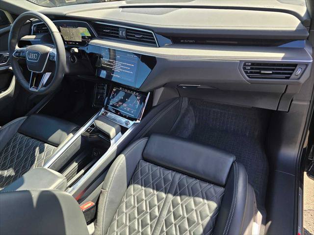 Used 2024 Audi SQ8 e-tron Prestige w/ Prestige Package AWD/4WD image 10