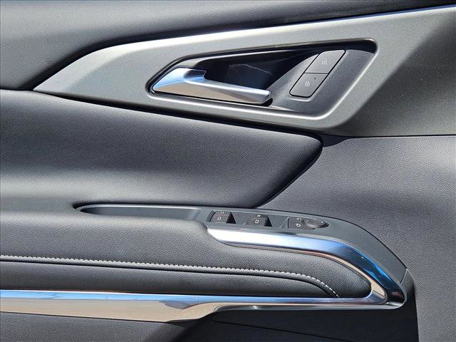 Used 2025 Chevrolet Traverse LT w/ Driver Confidence Package image 11