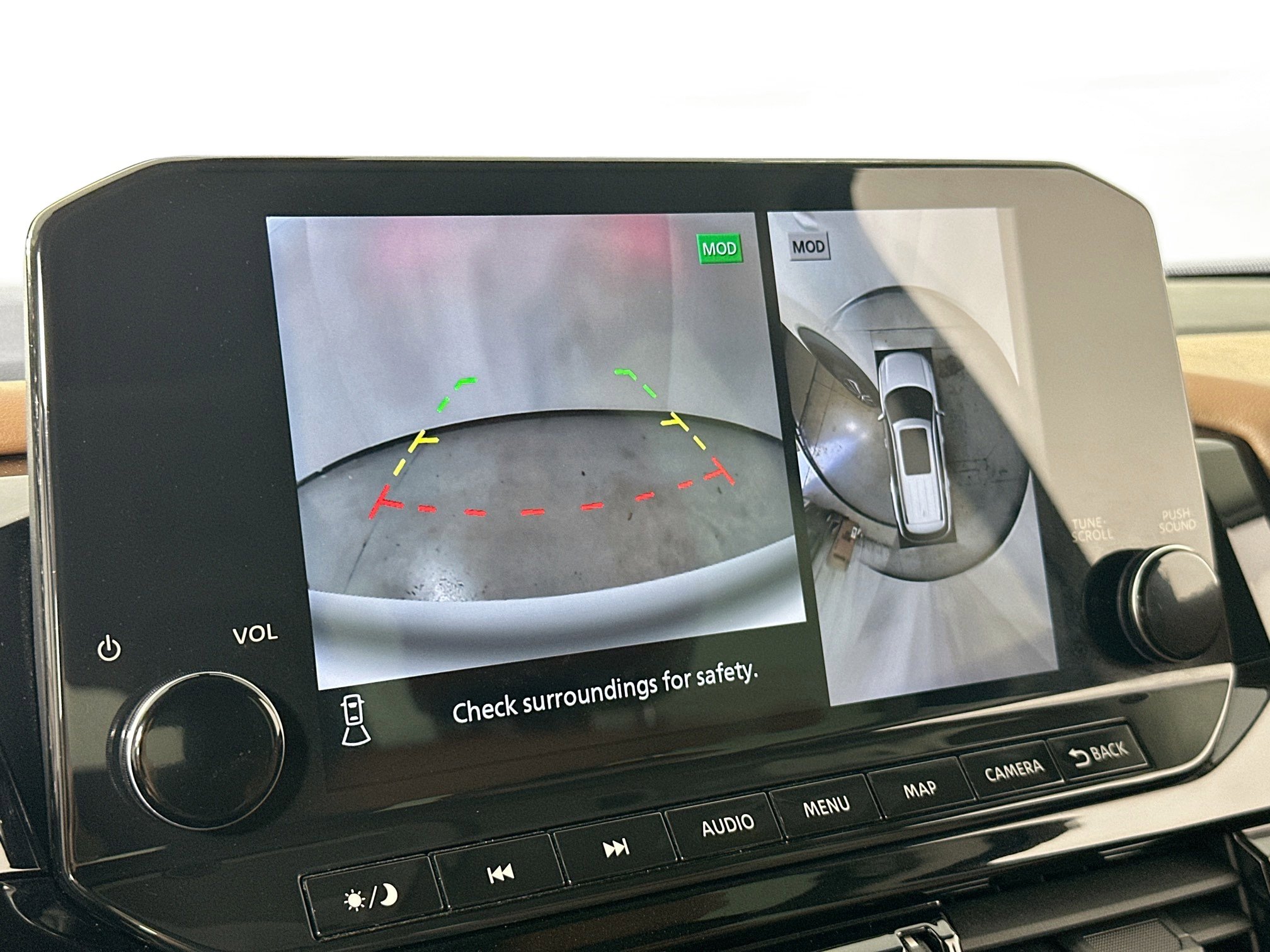 Used 2023 Nissan Pathfinder Platinum image 14