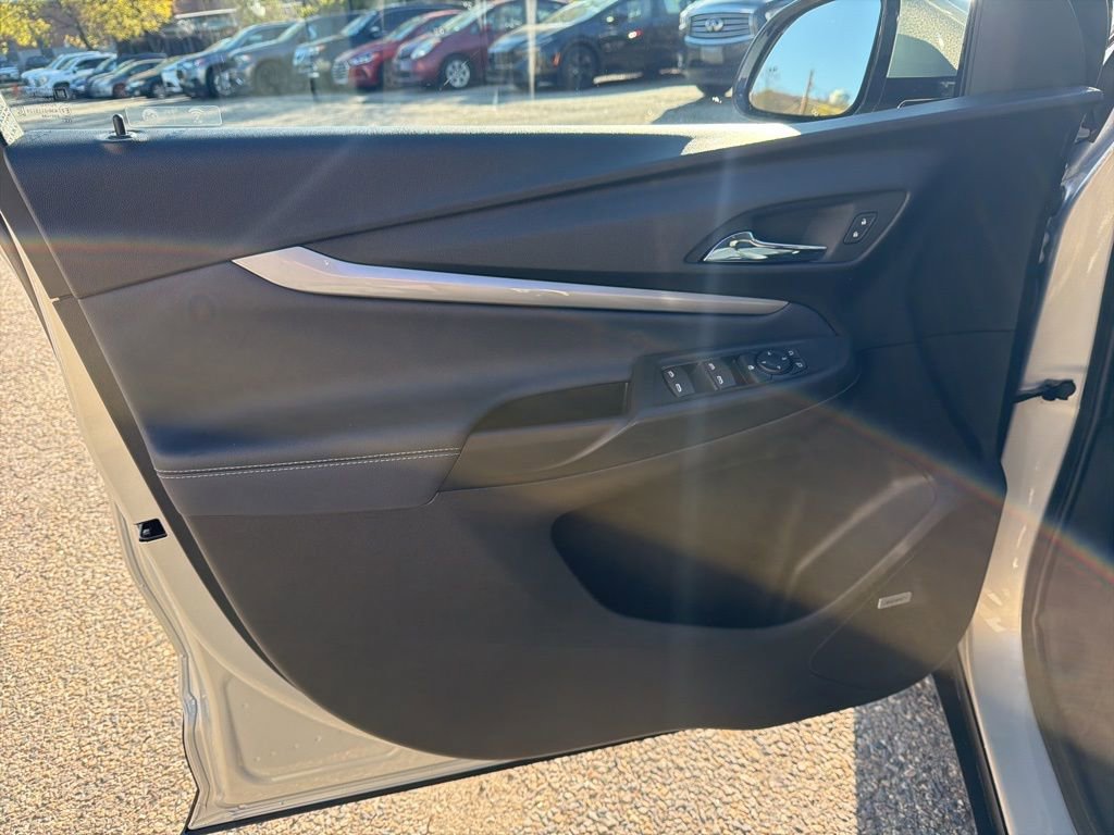 Used 2022 Chevrolet Bolt EUV Premier w/ Sun & Sound Package FWD image 12