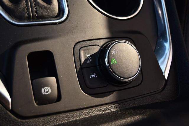 Used 2020 Chevrolet Traverse RS image 23