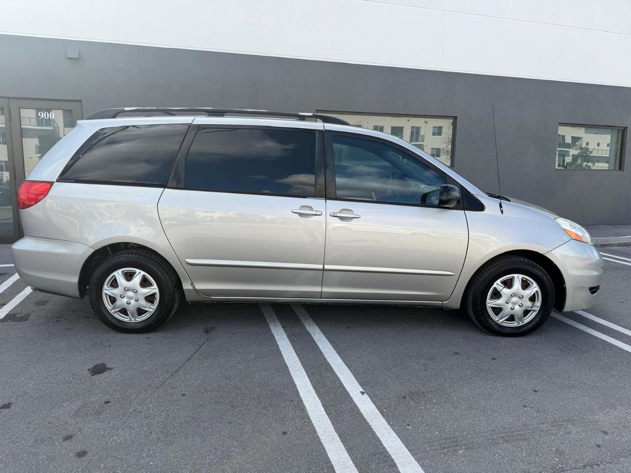 Used 2009 Toyota Sienna LE image 10