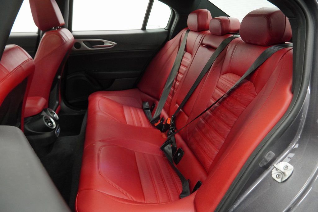 Used 2024 Alfa Romeo Giulia Veloce image 19