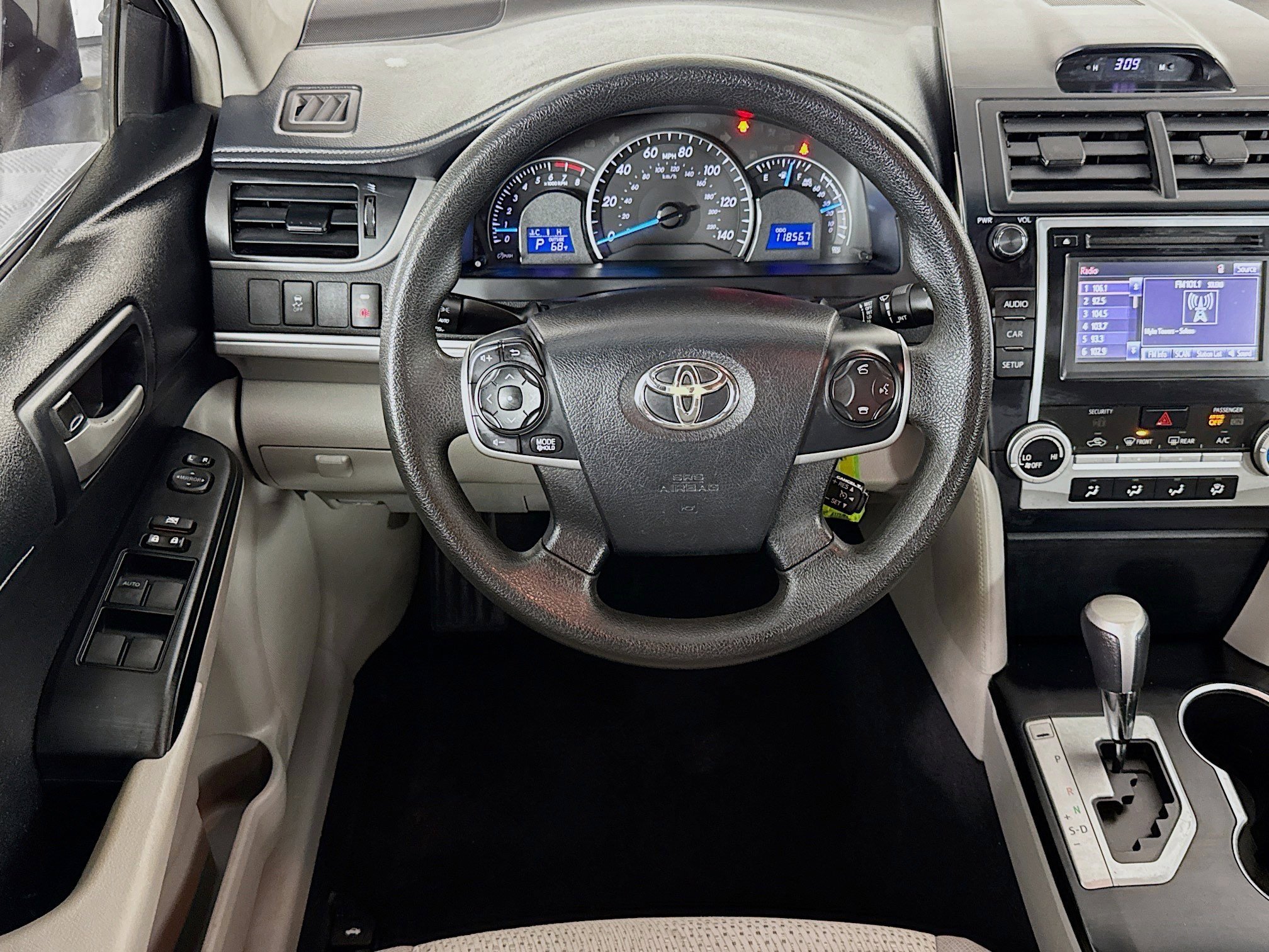 Used 2014 Toyota Camry SE image 16