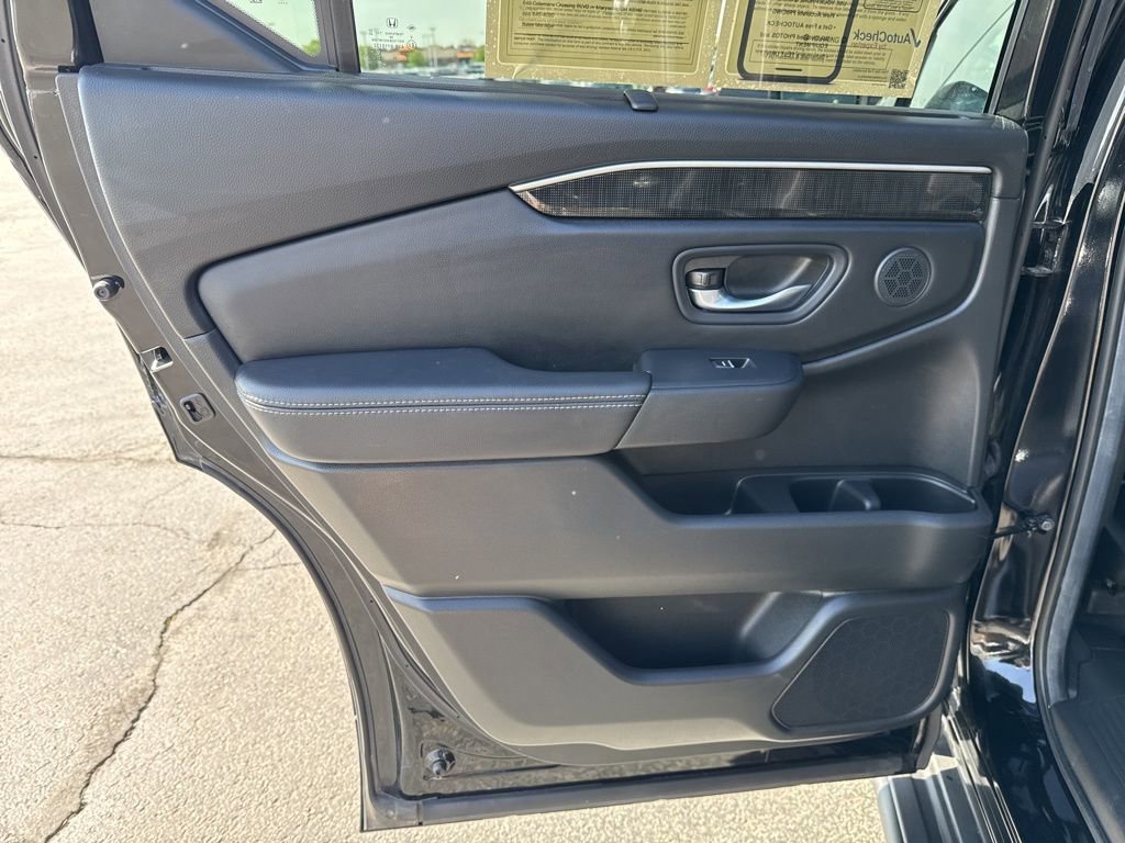 Used 2025 Honda Pilot Elite image 36