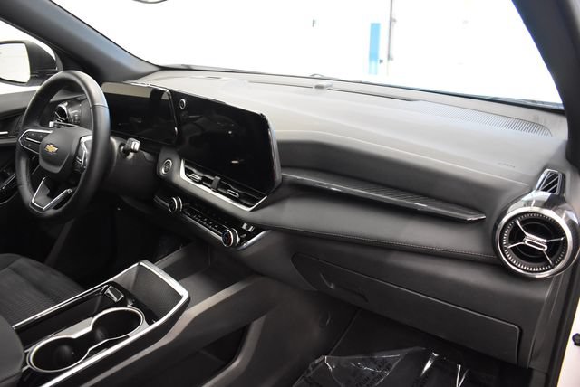 Used 2025 Chevrolet Equinox LT AWD/4WD image 18
