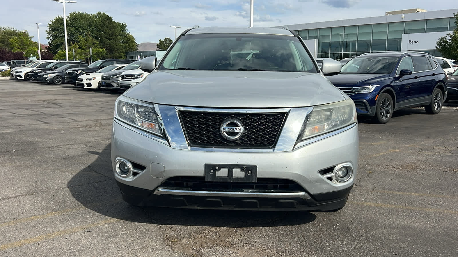 Used 2016 Nissan Pathfinder SV FWD video 2