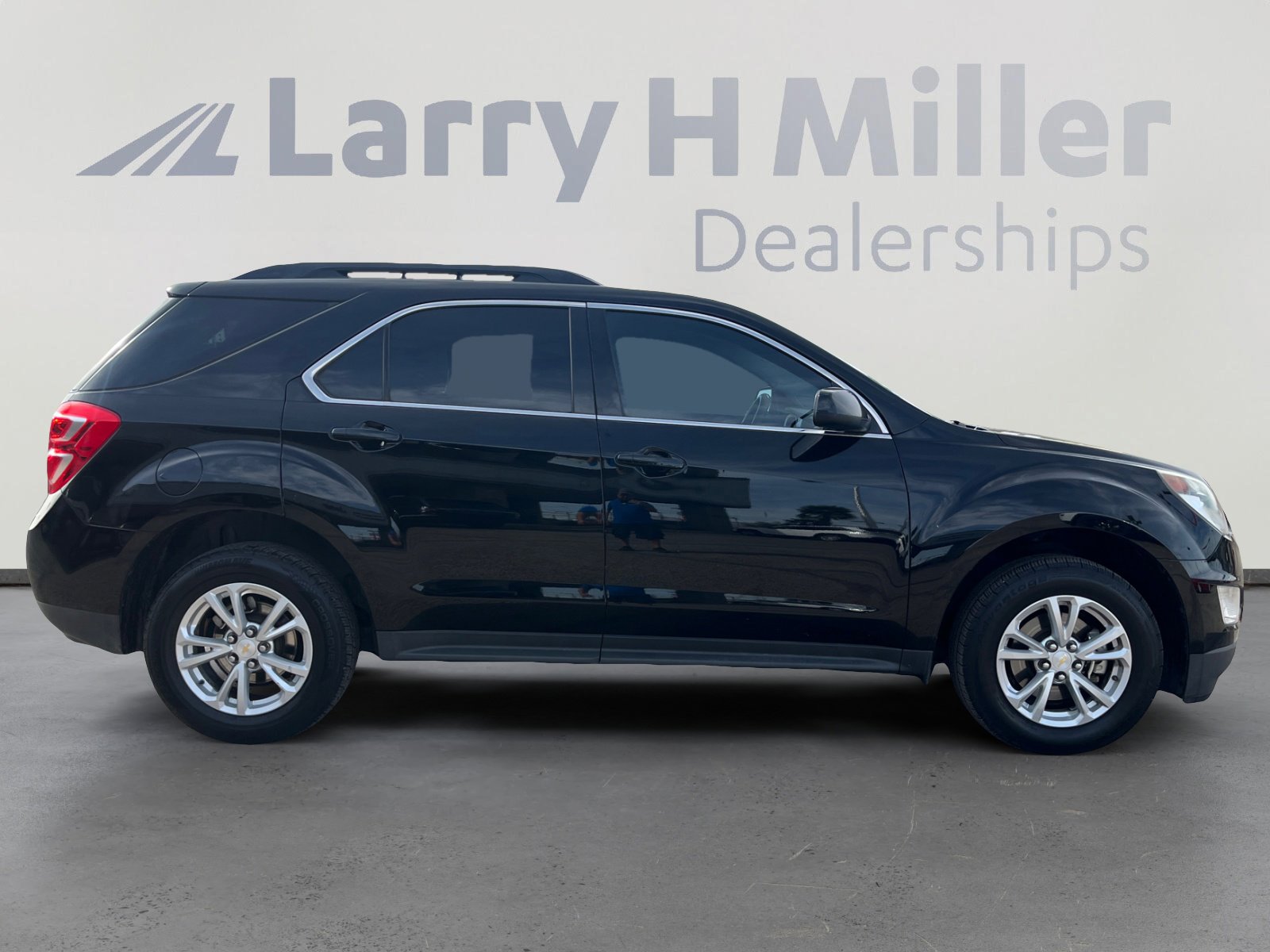 Used 2017 Chevrolet Equinox LT w/ Convenience Package image 6