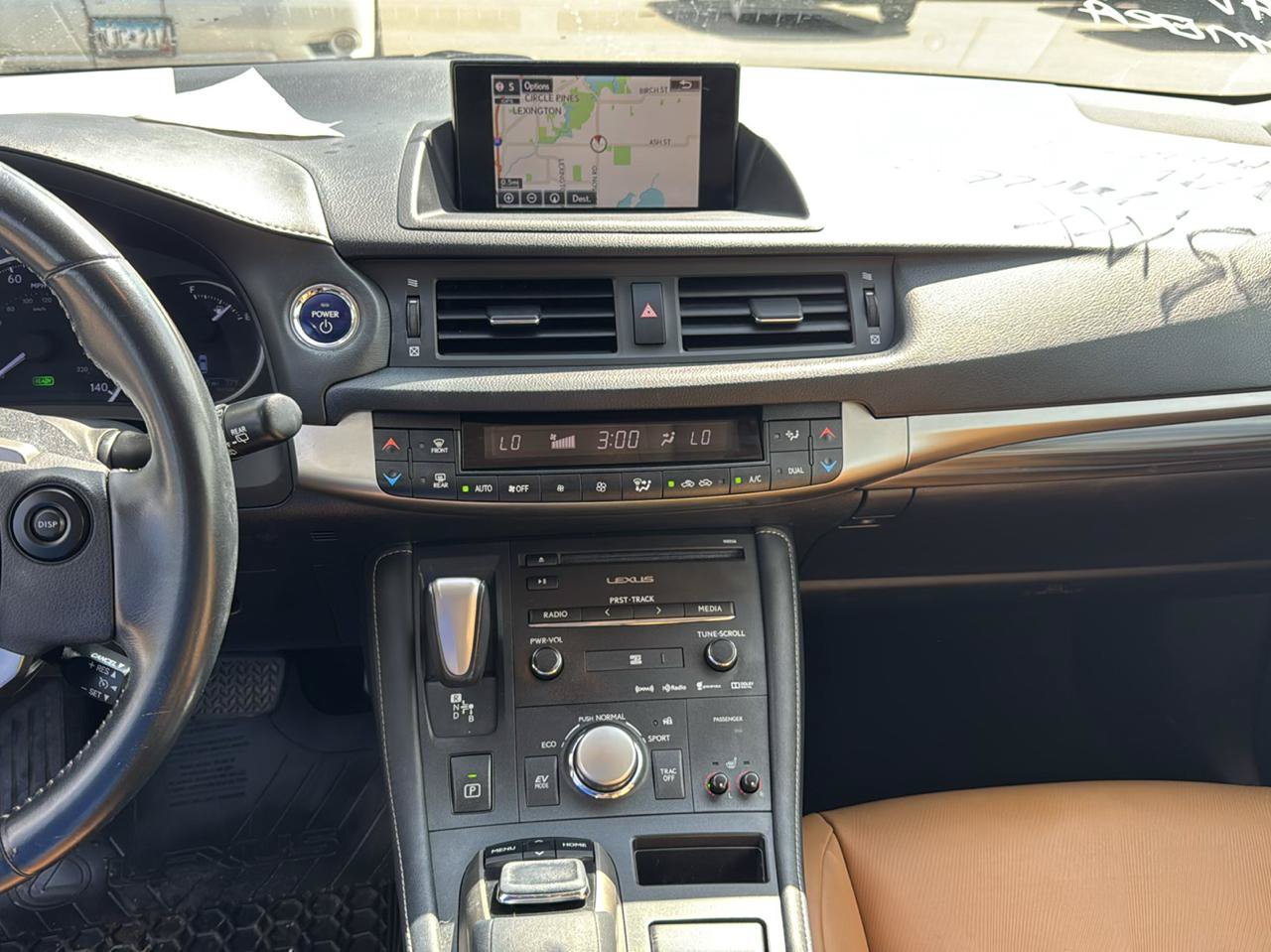 Used 2015 Lexus CT 200h w/ Navigation Package FWD image 10