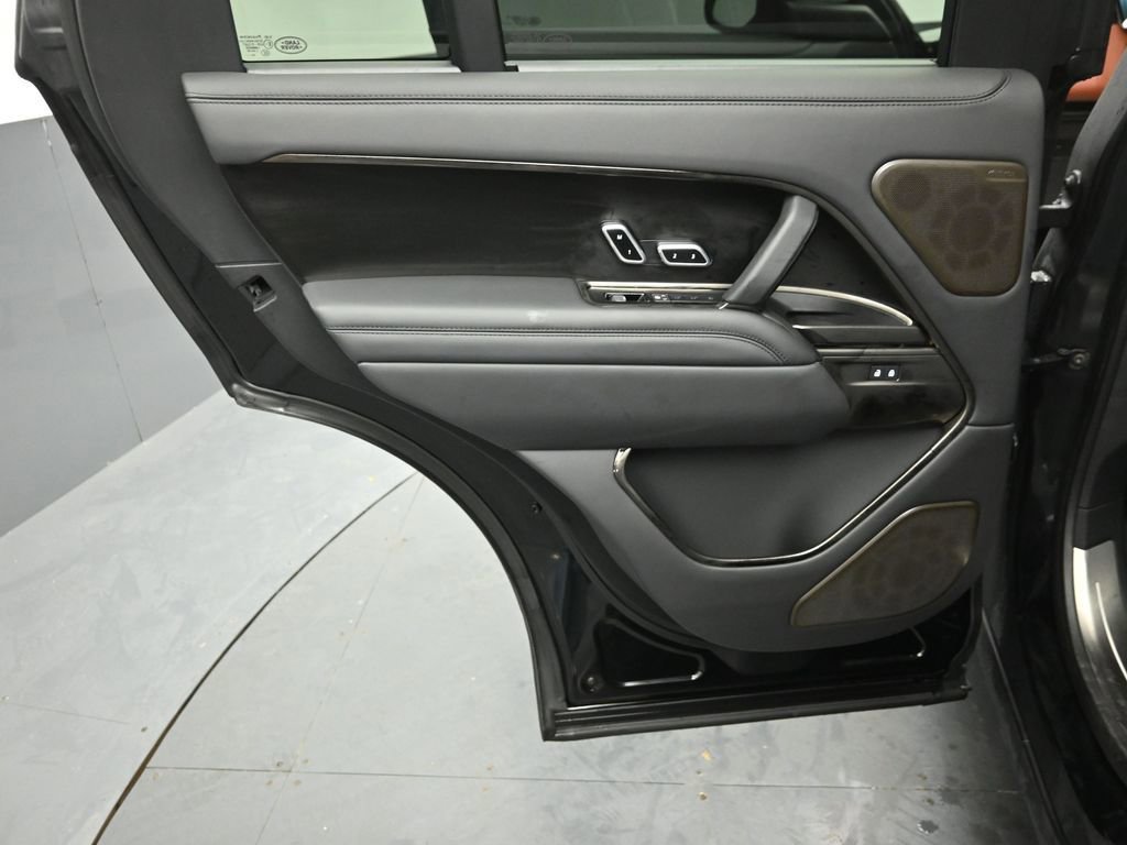 Used 2025 Land Rover Range Rover SV AWD/4WD image 23