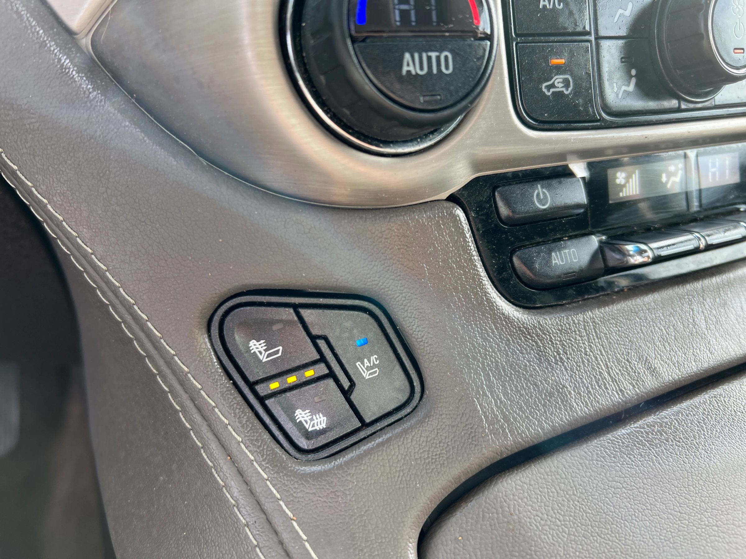 Used 2015 GMC Yukon Denali image 16