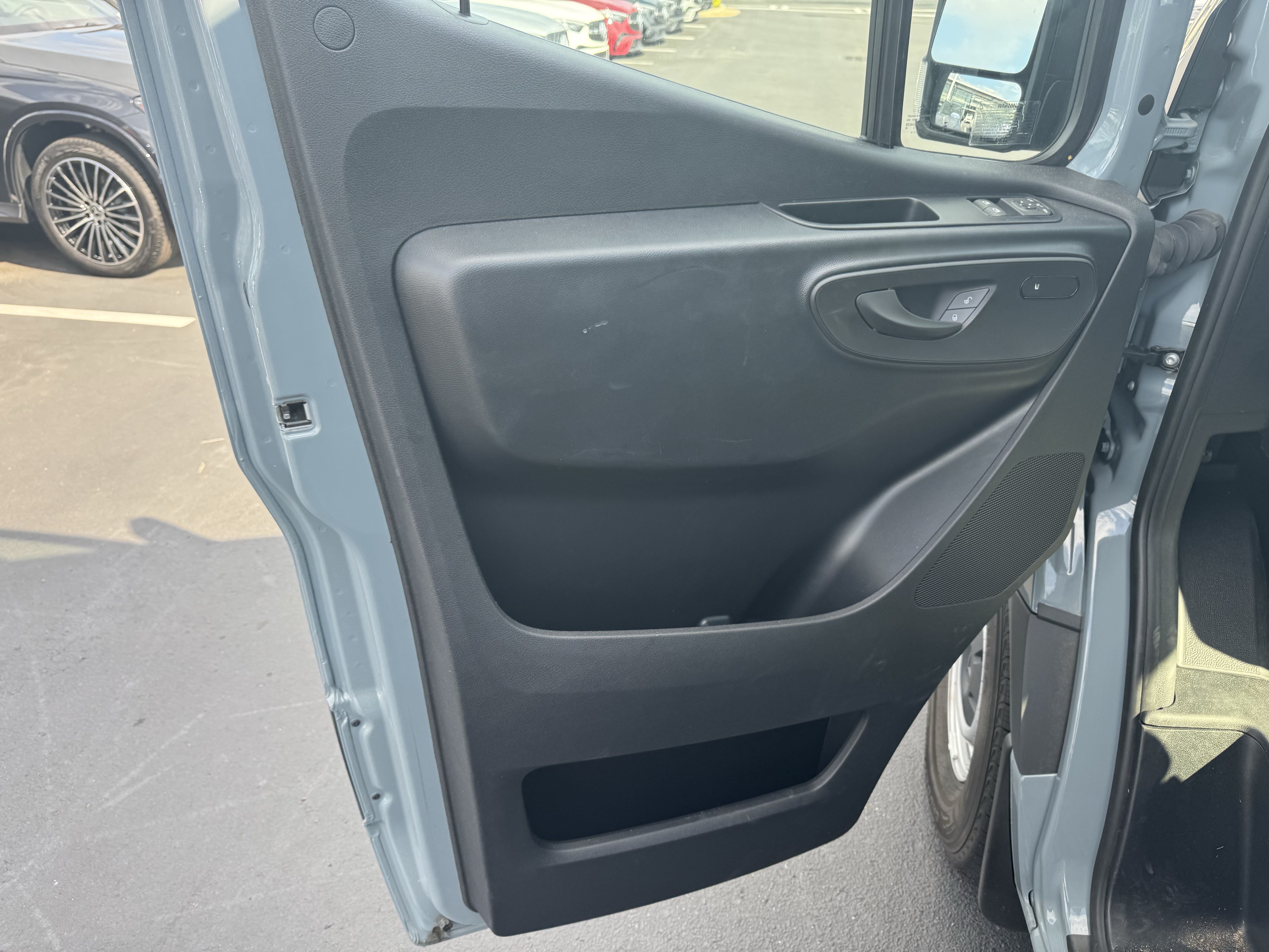 Used 2025 Mercedes-Benz Sprinter 2500 image 7