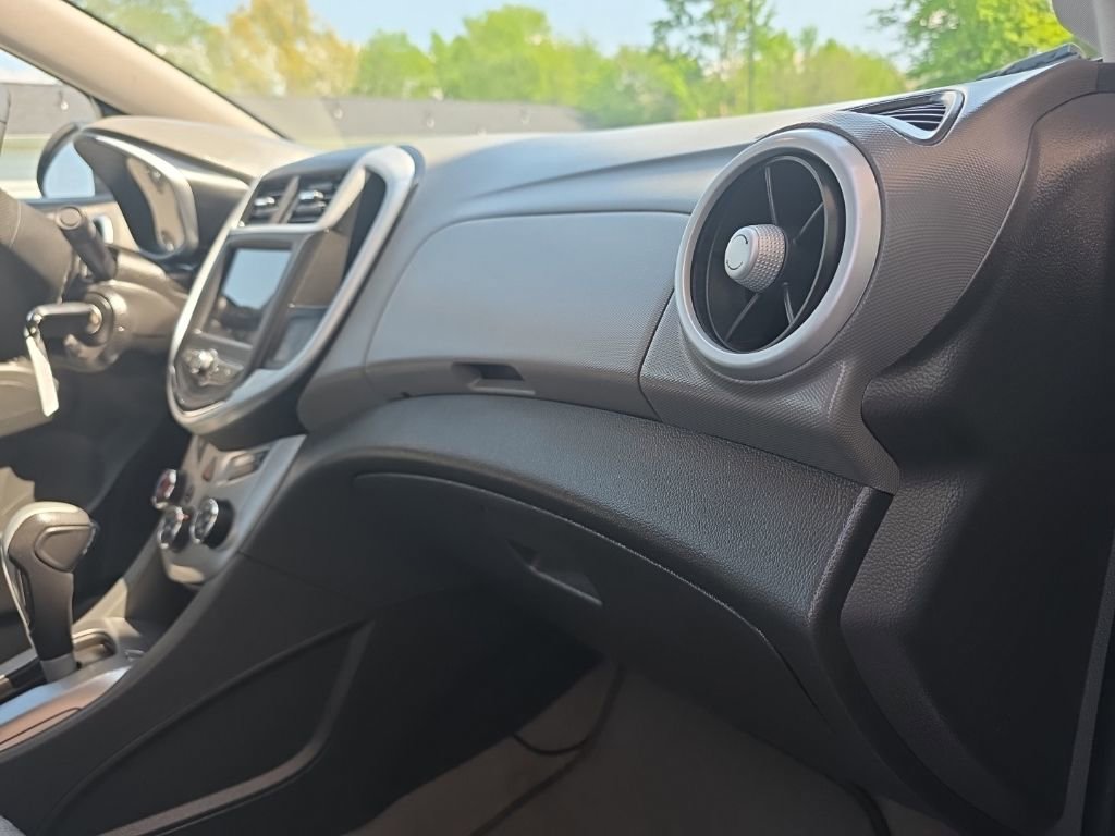 Used 2018 Chevrolet Sonic LT FWD image 21