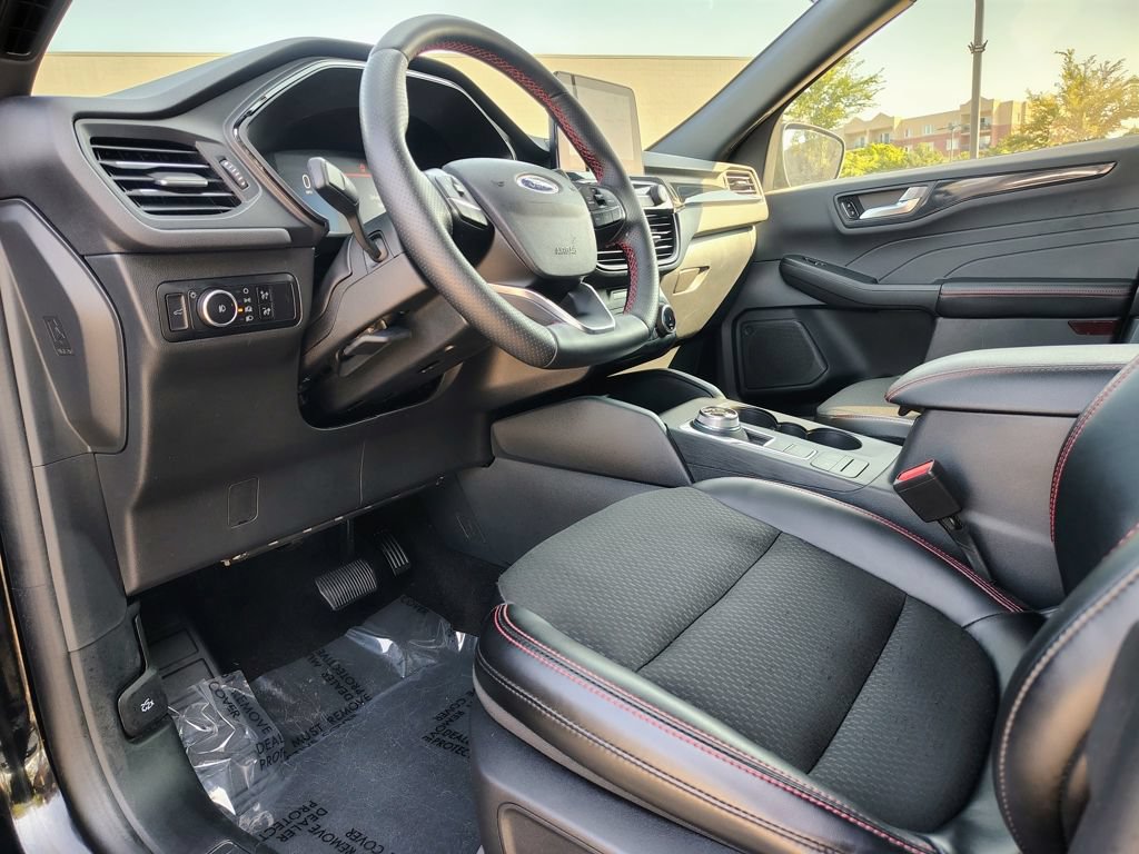 Used 2025 Ford Escape ST-Line Select AWD/4WD image 30