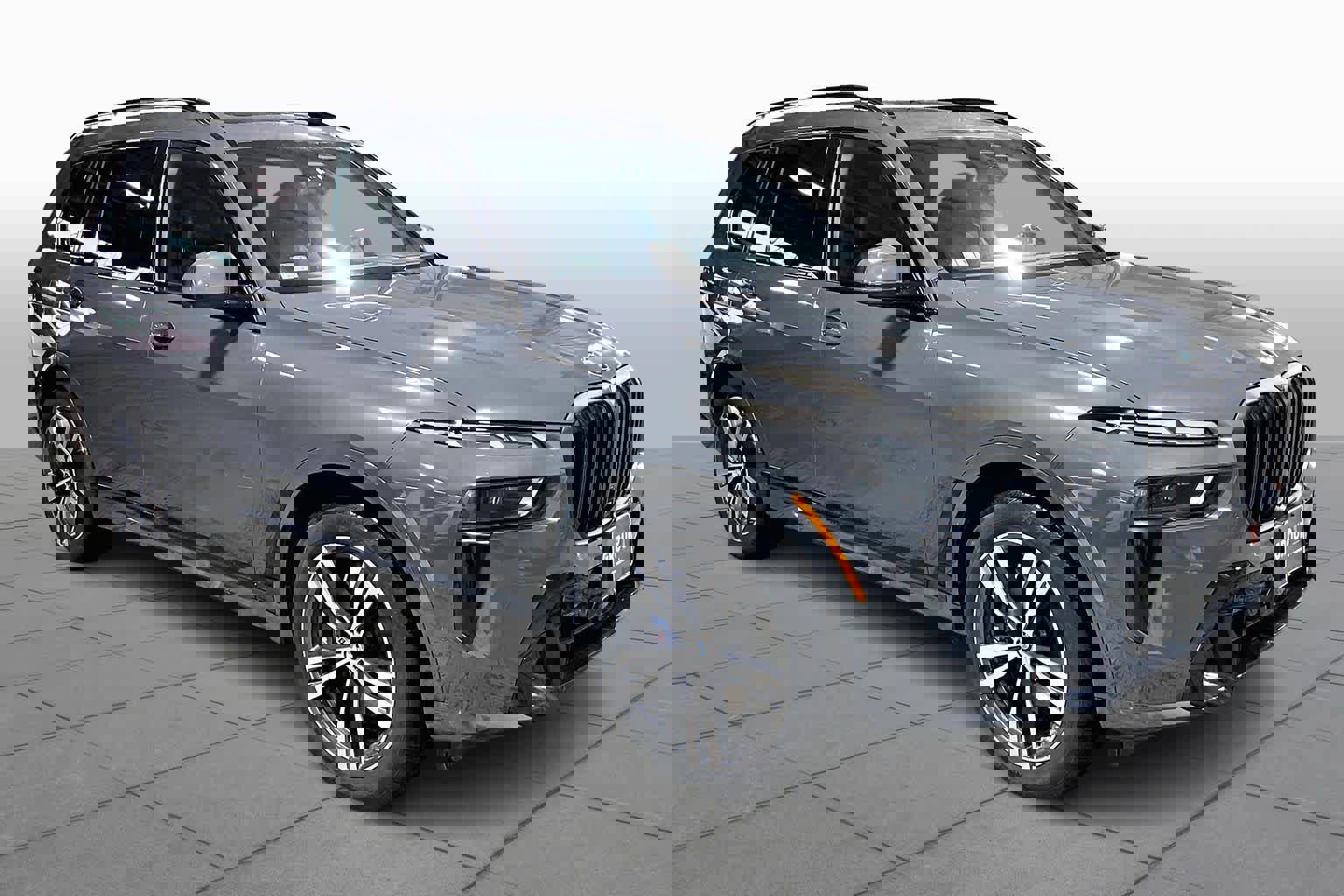 Used 2023 BMW X7 xDrive40i w/ M Sport Package image 3