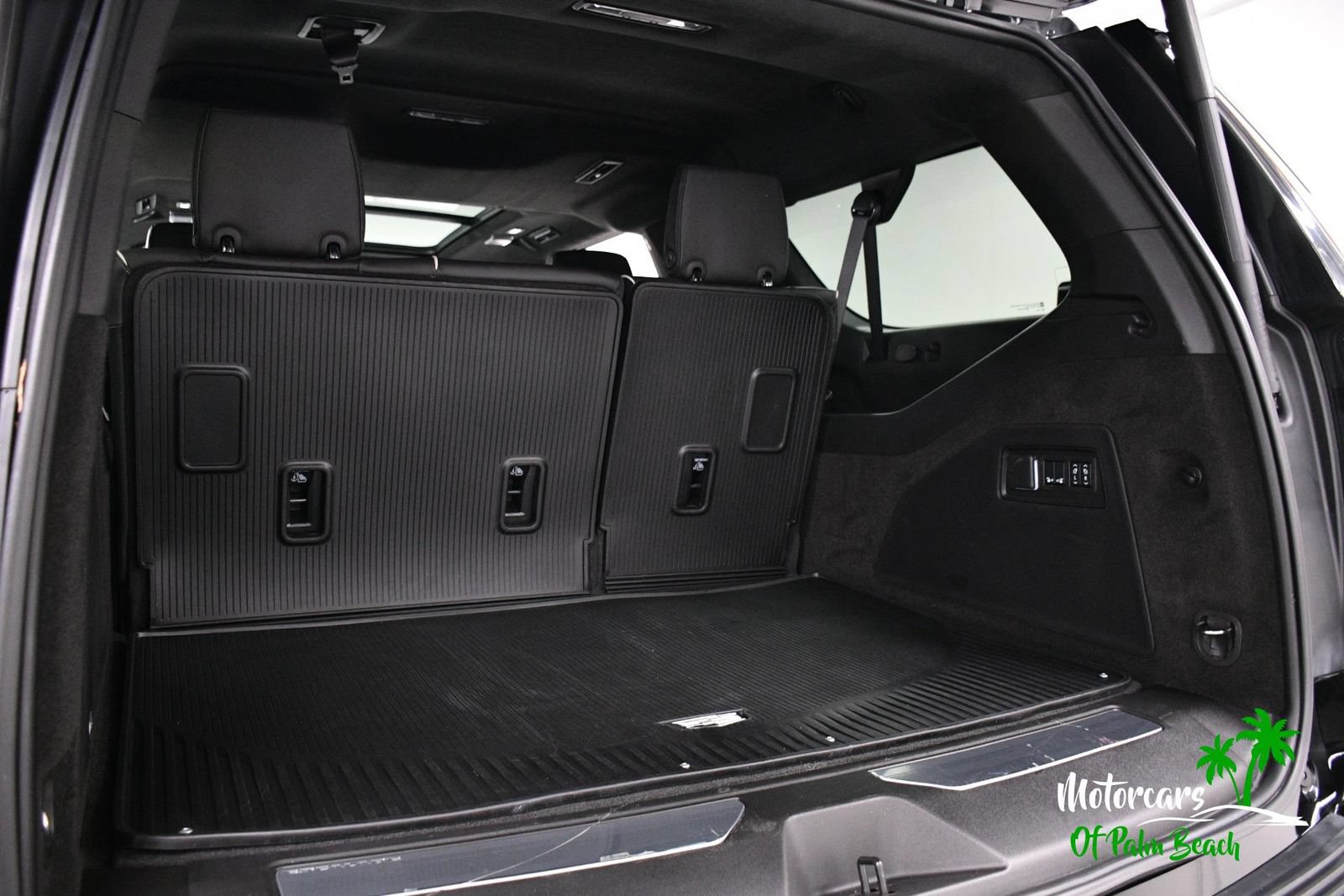 Used 2026 Cadillac Escalade ESV V w/ LPO, ONYX Package AWD/4WD image 15