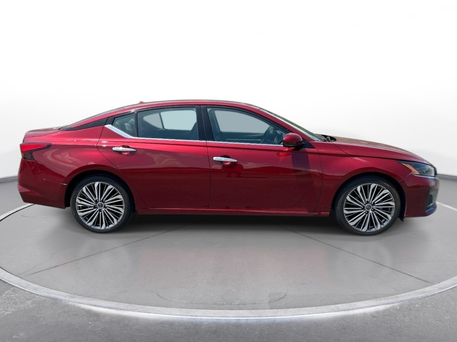 Used 2024 Nissan Altima 2.5 SL FWD image 3