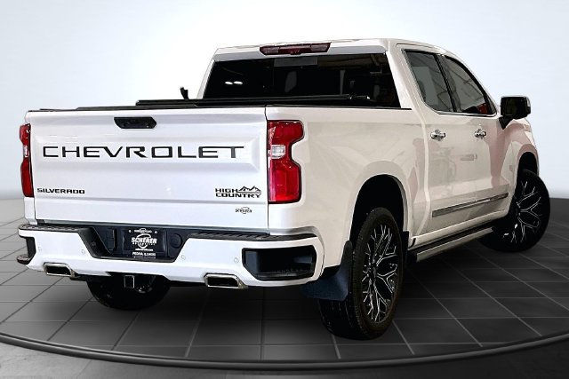Used 2024 Chevrolet Silverado 1500 High Country w/ Technology Package AWD/4WD image 2