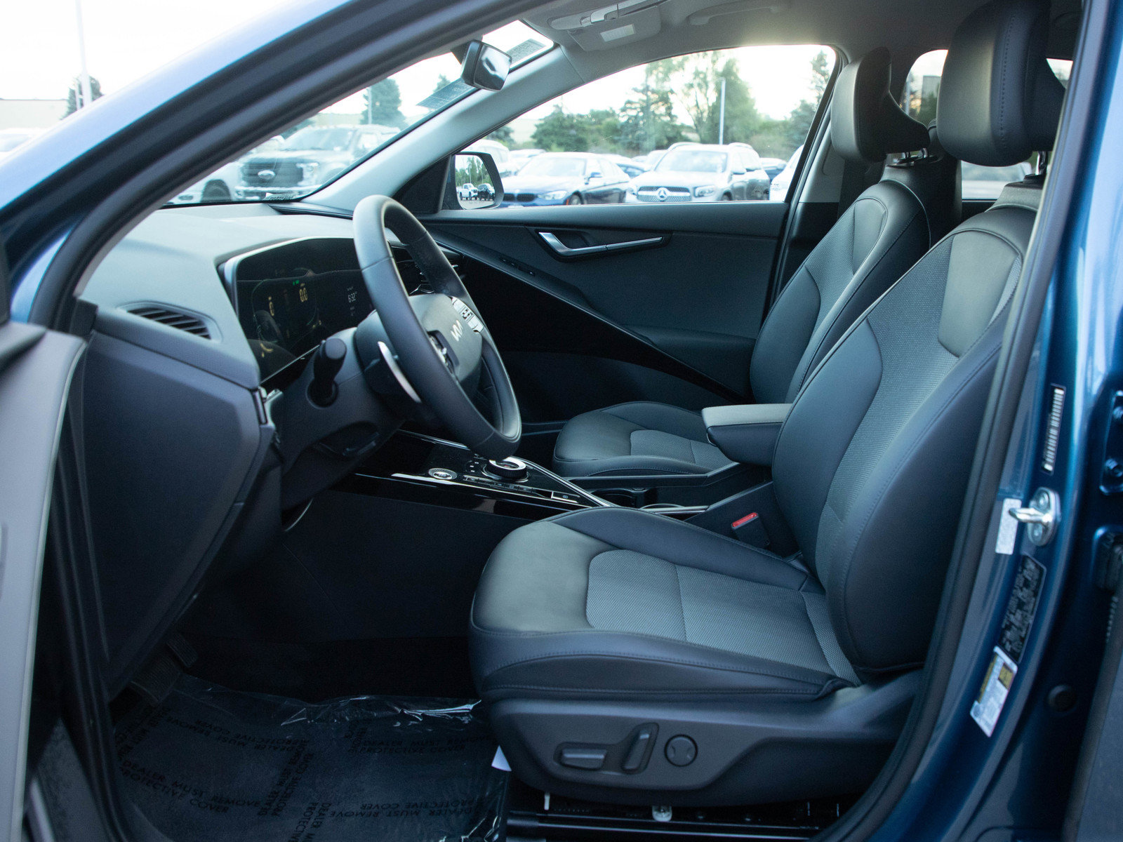 Used 2023 Kia Niro EX w/ EX Cold Weather Package FWD image 22