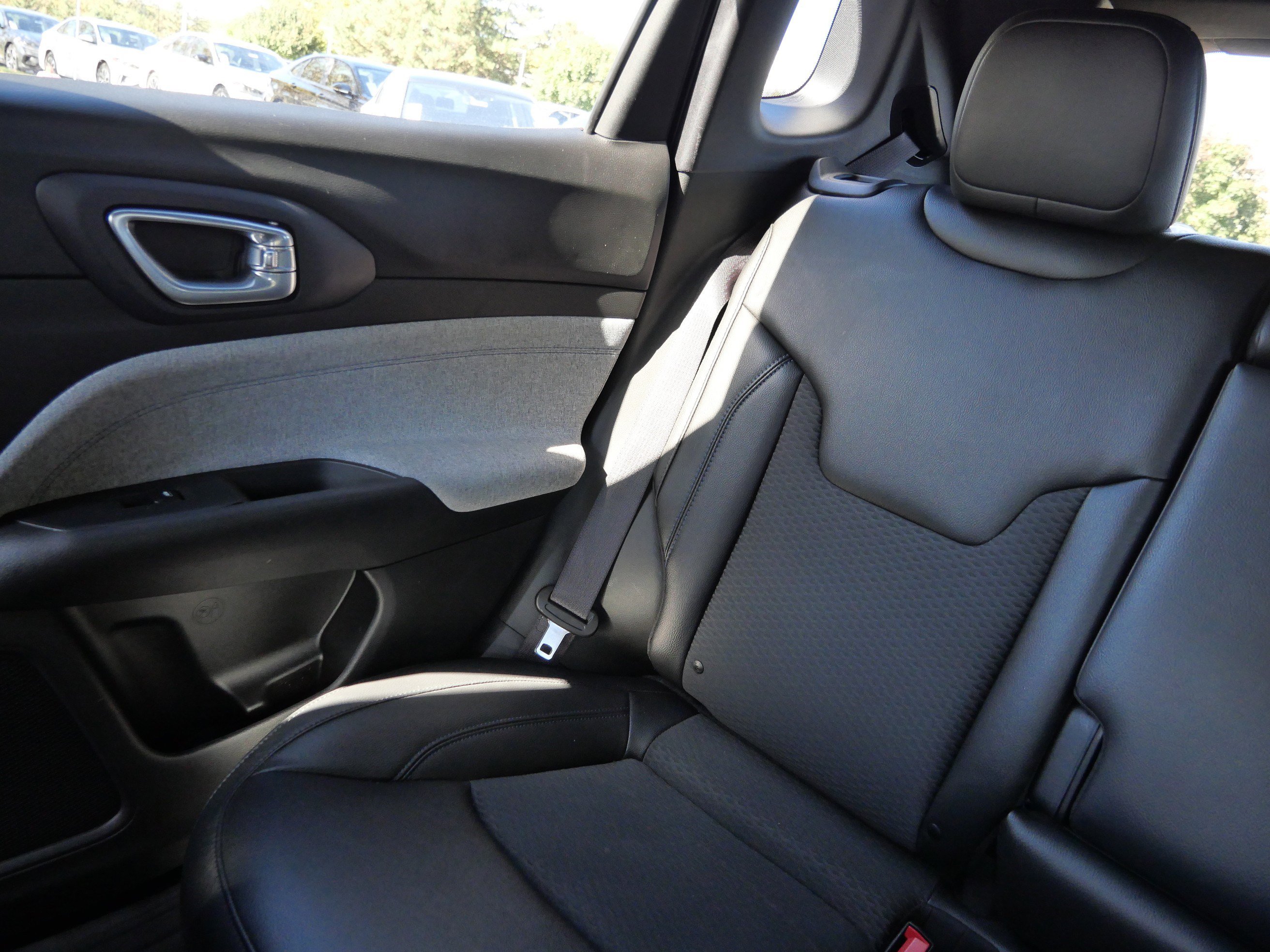 Used 2024 Jeep Compass Latitude image 12