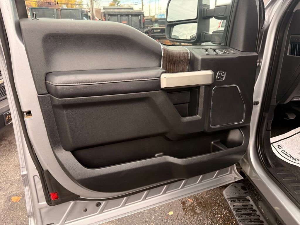 Used 2021 Ford F350 Lariat w/ Lariat Value Package AWD/4WD image 11