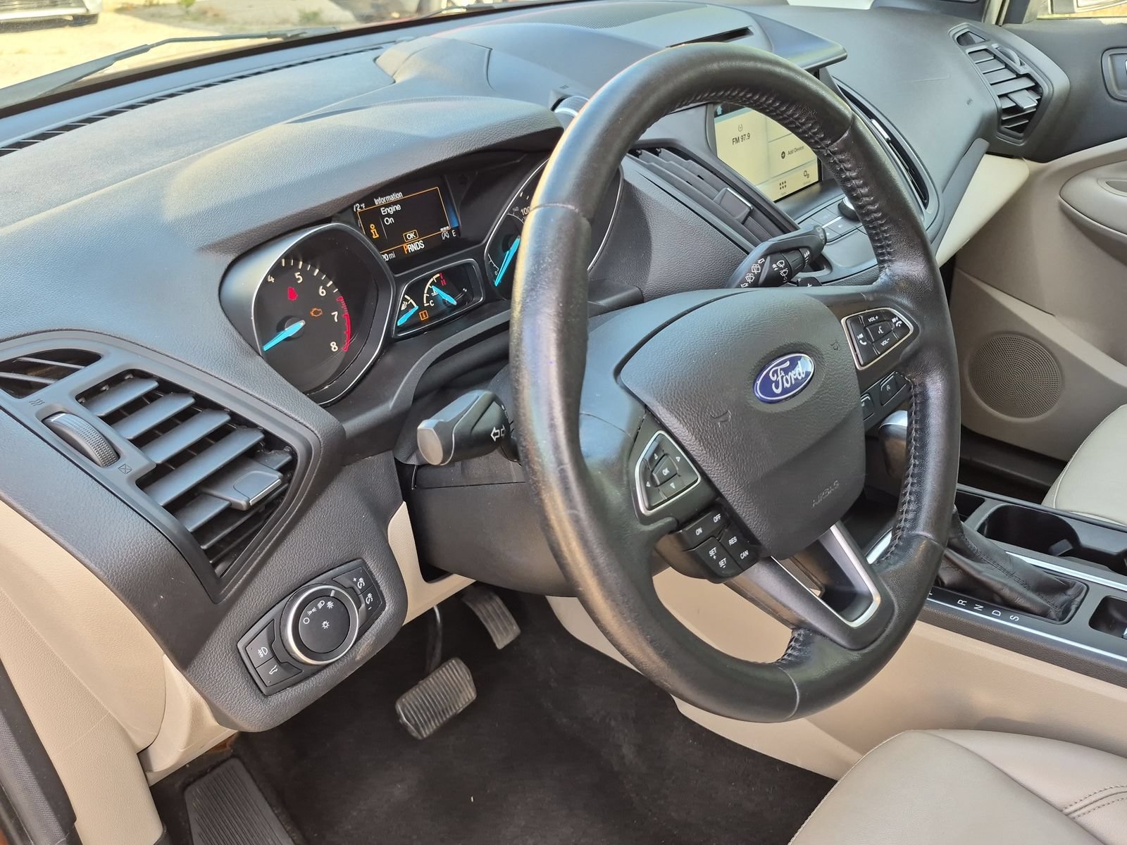Used 2017 Ford Escape SE w/ SE Leather Comfort Package AWD/4WD image 11