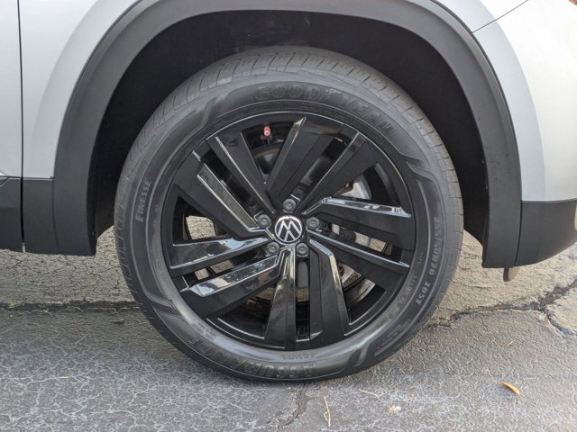 Used 2021 Volkswagen Atlas Cross Sport SE w/ Panoramic Sunroof Package image 22