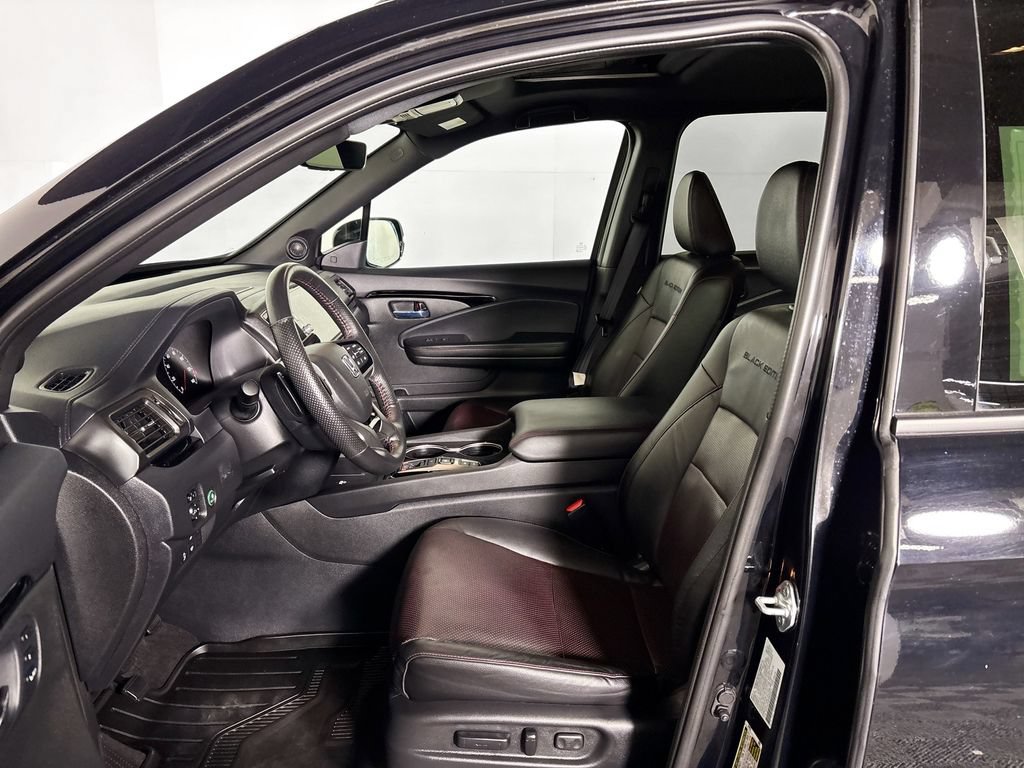 Used 2025 Honda Ridgeline Black Edition image 11