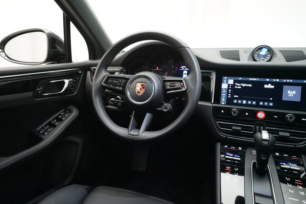 Certified 2026 Porsche Macan image 17