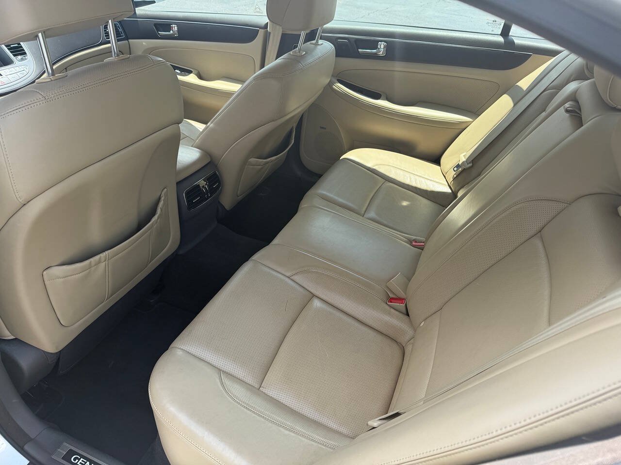 Used 2011 Hyundai Genesis 4.6 RWD image 11