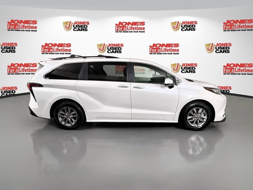 Certified 2022 Toyota Sienna XLE w/ XLE Plus Package FWD image 19