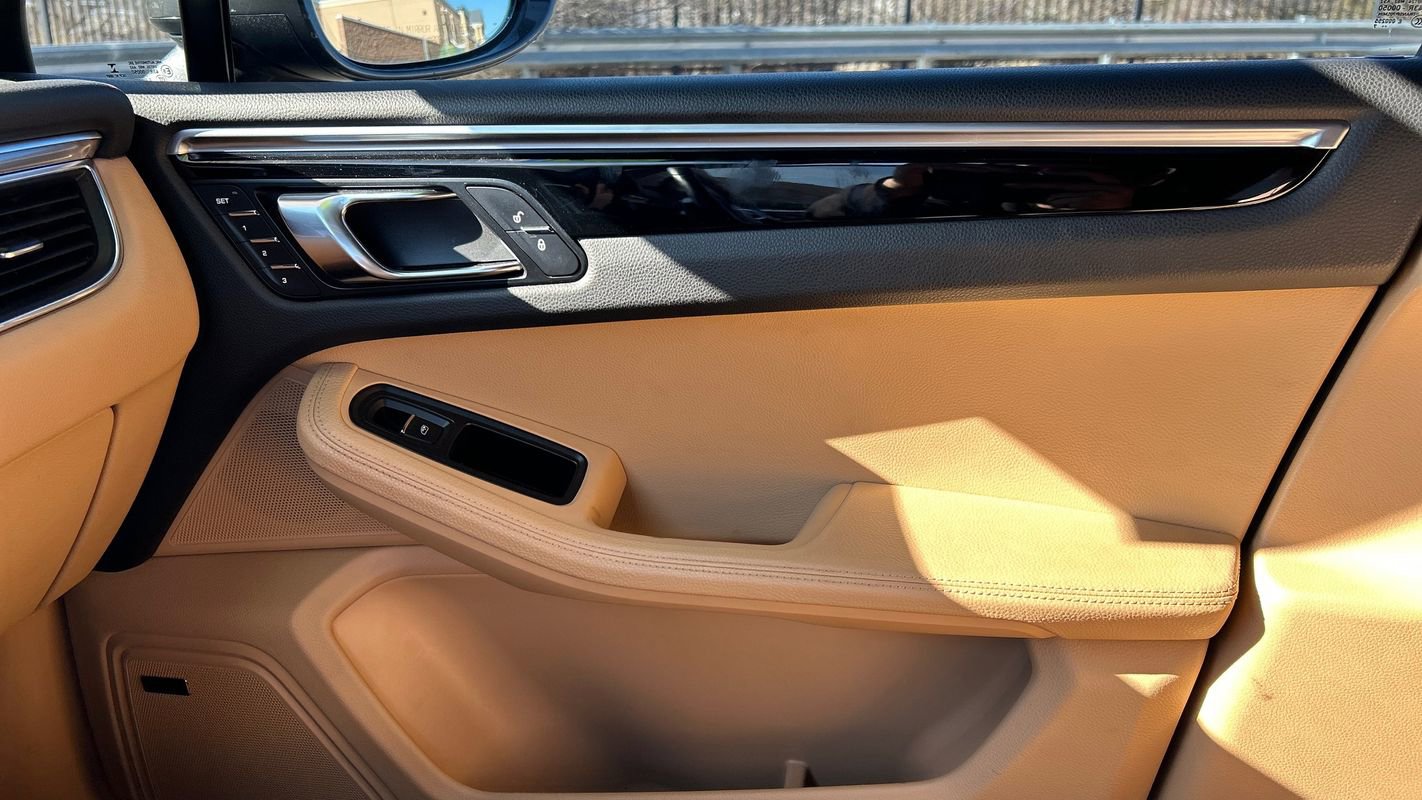 Used 2017 Porsche Macan S image 27