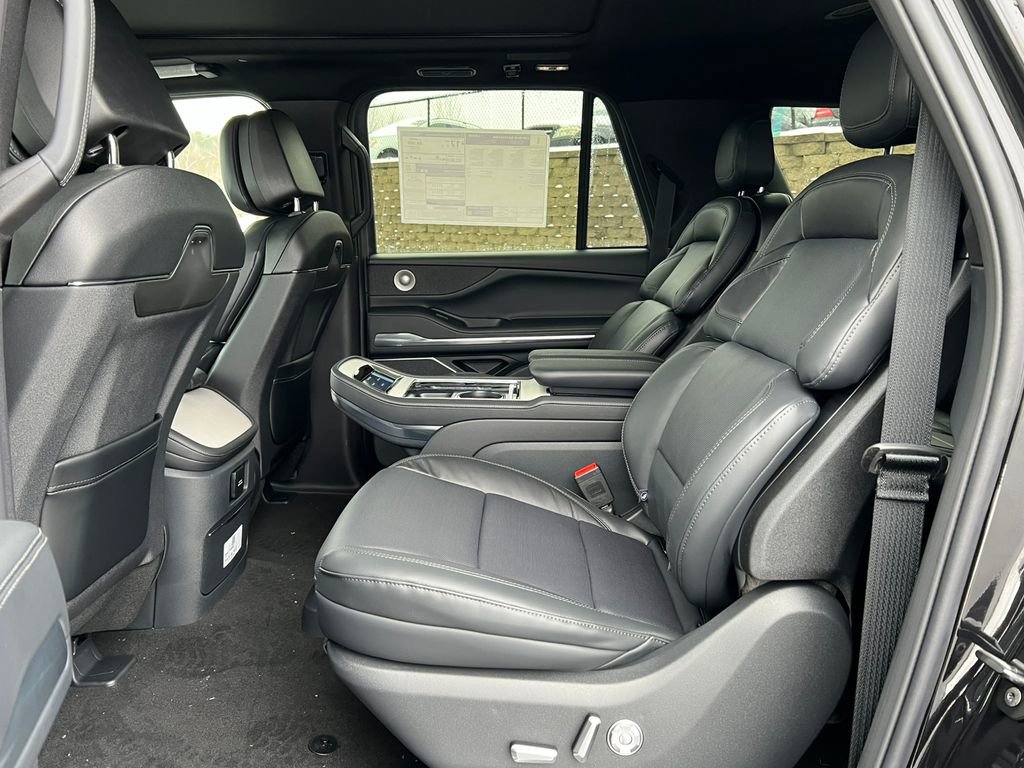 New 2026 Lincoln Navigator L Reserve w/ Jet Appearance Package image 4