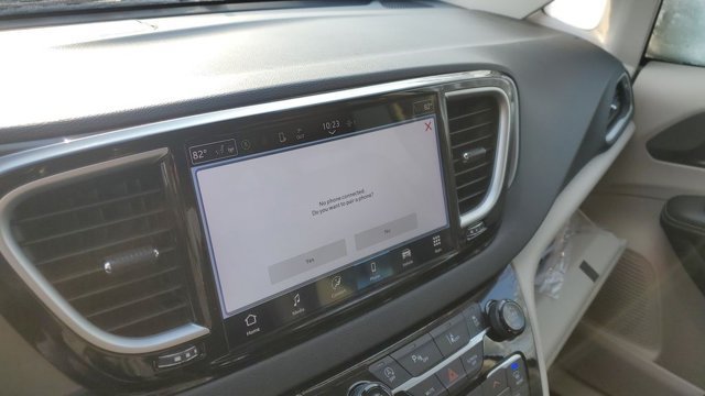 Used 2024 Chrysler Pacifica Touring-L FWD image 14