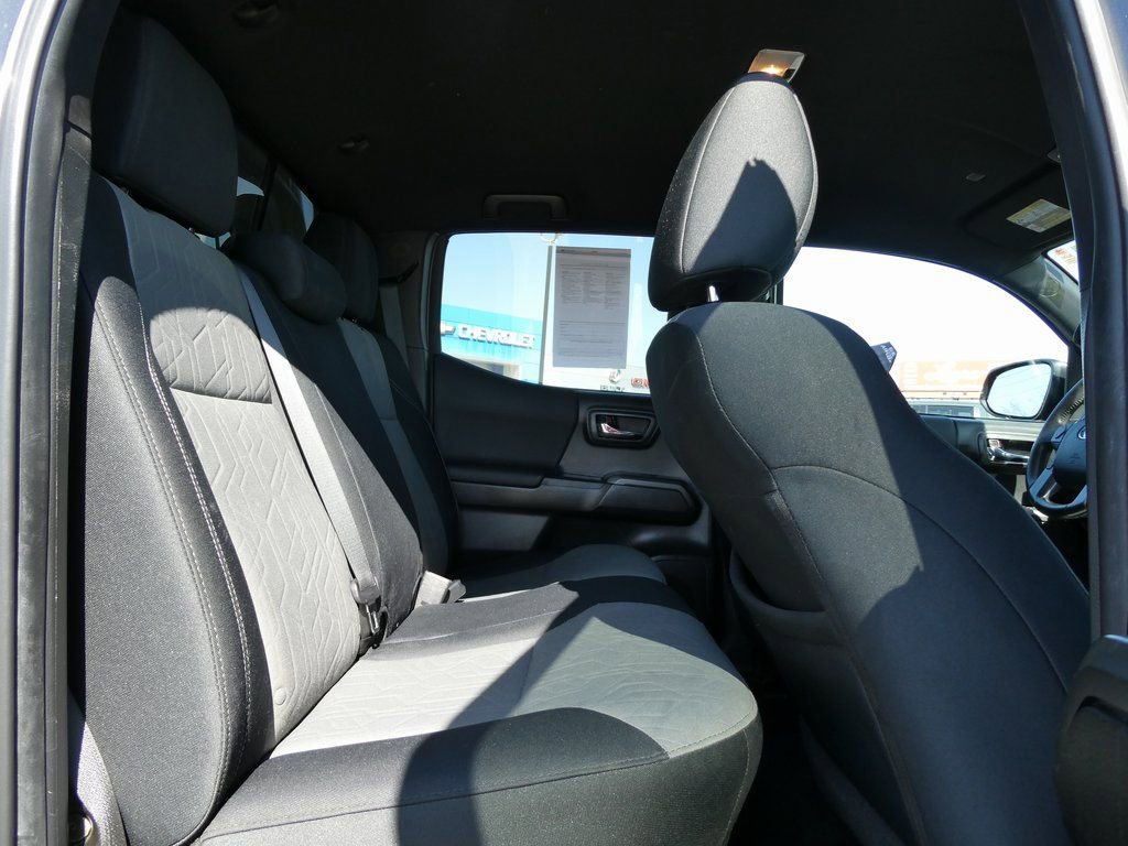 Used 2022 Toyota Tacoma TRD Off-Road w/ Technology Package image 16