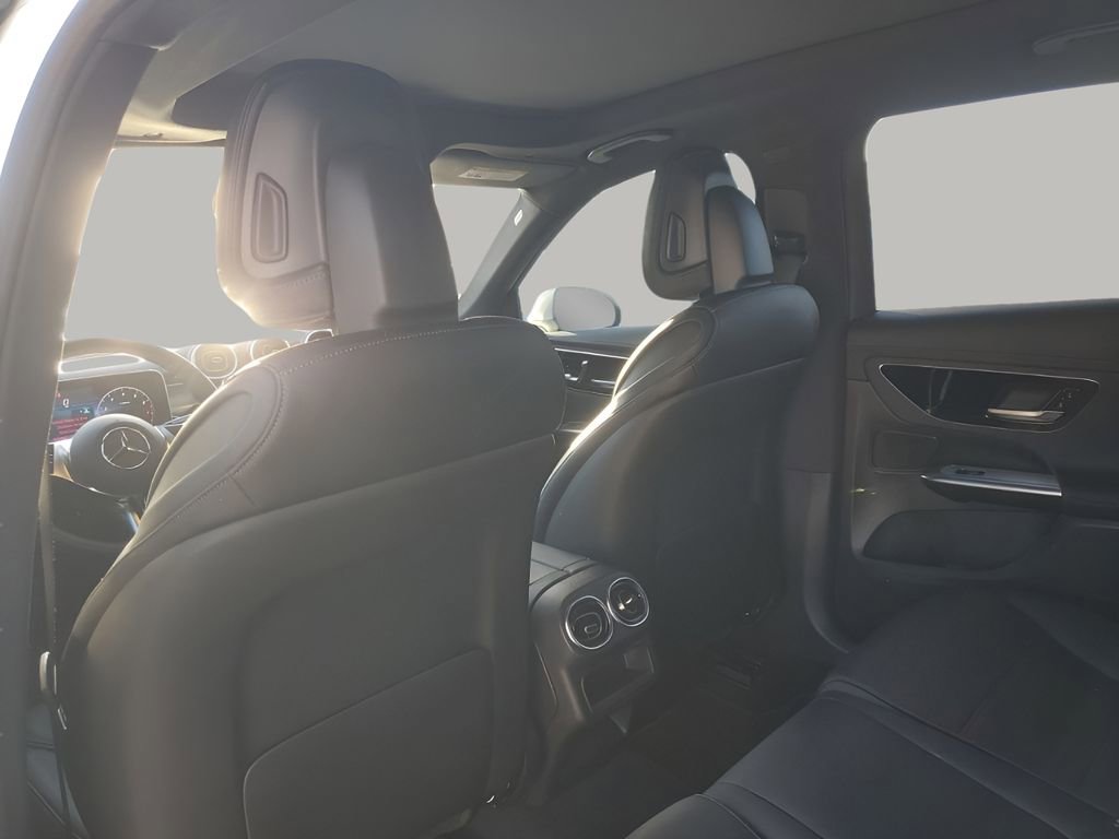 Used 2025 Mercedes-Benz GLC 300 4MATIC image 18