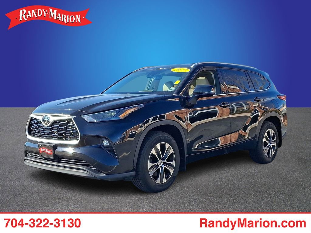Used 2022 Toyota Highlander XLE image 1