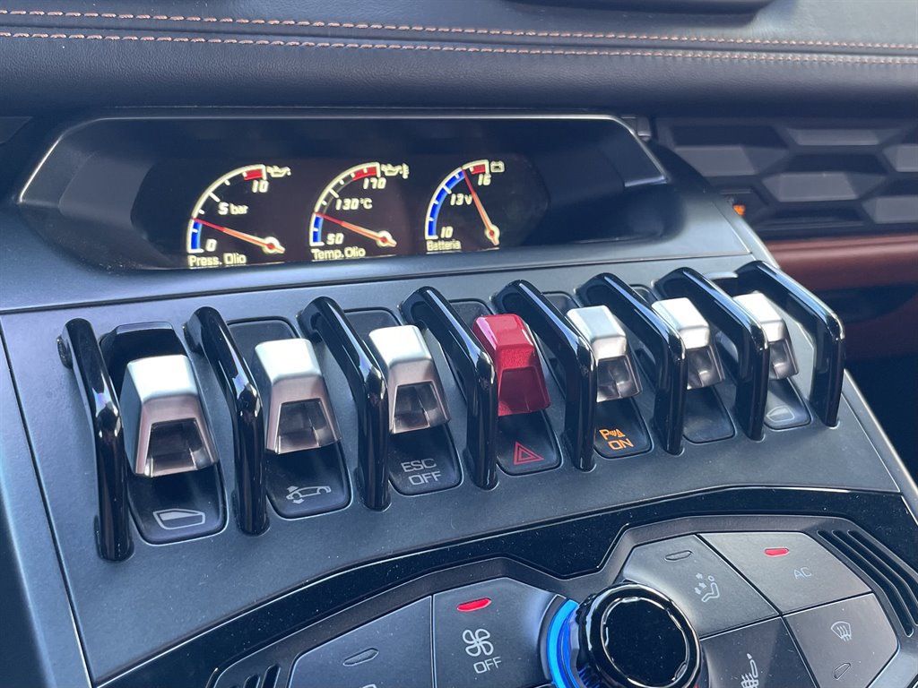 Used 2015 Lamborghini Huracan LP 610-4 image 29