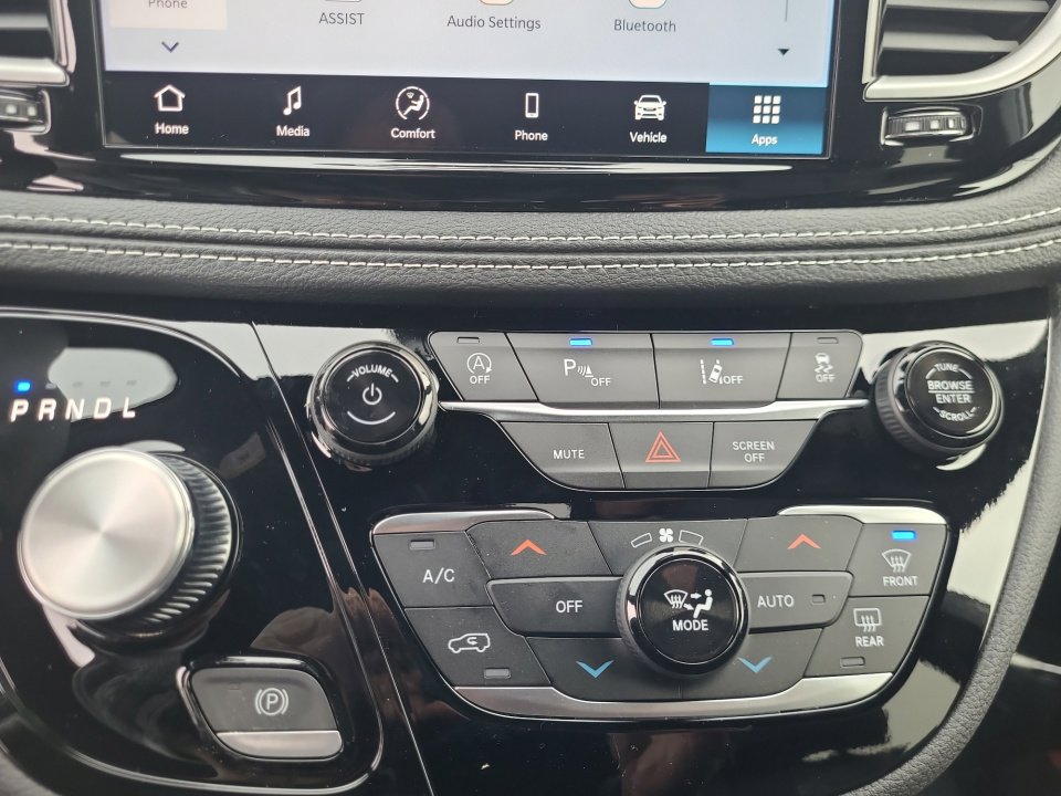 New 2026 Chrysler Pacifica Select w/ S Appearance Package image 18